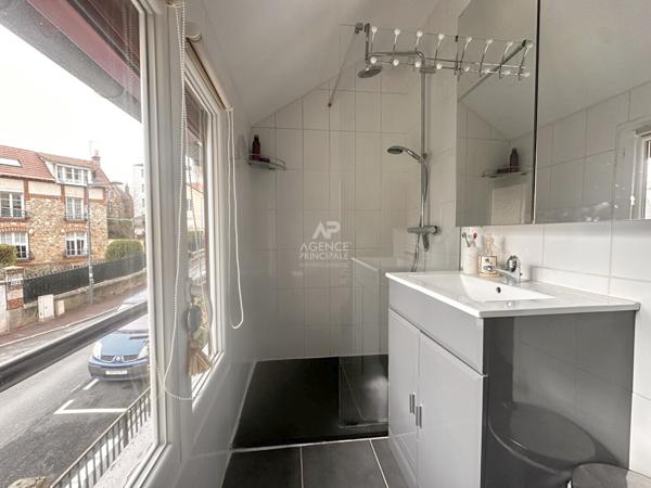 CHAVILLE - CENTRE Maison 5 pièces, 3 chambres + bureau 579 000 € **  - Référence  675-C