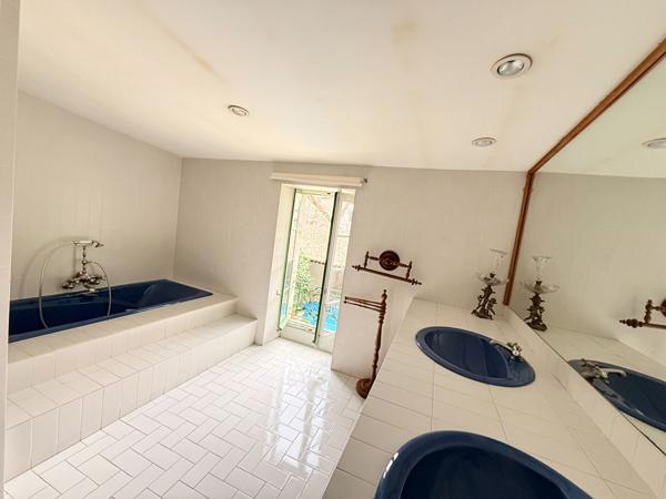 Maison 9 pièce(s) 294.09 m2