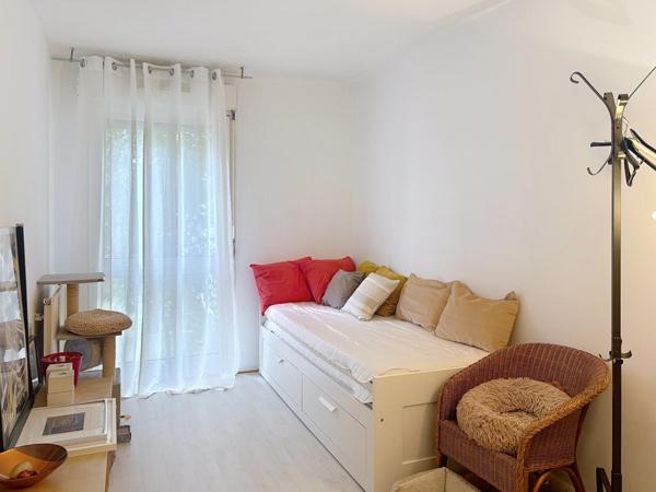 Opportunité T3 de 70m2 aux Chartrons