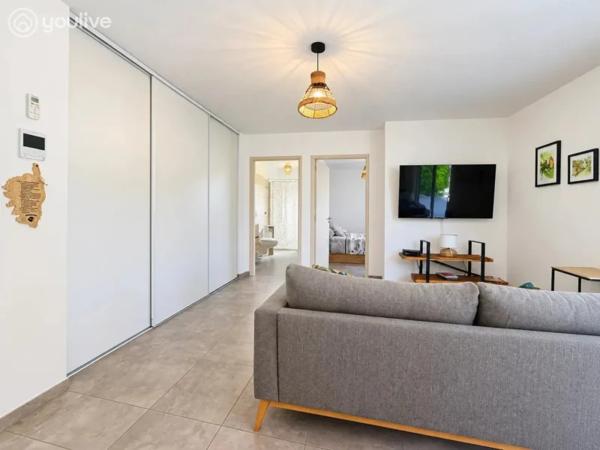 PROCHE DE CERVIONE – CHARMANT T2 MEUBLÉ AVEC JARDIN PRIVATIF ET TERRASSE