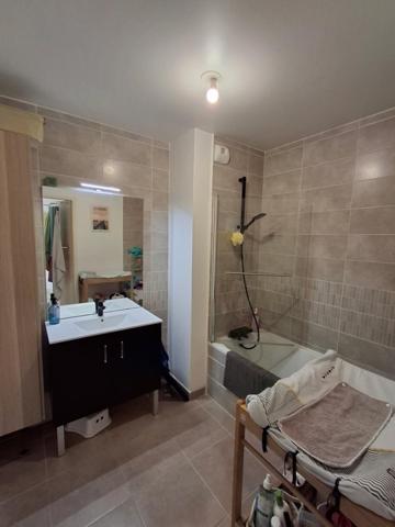 Appartement T3 avec garage et terrasse – Centre-ville Saint-Maximin (83470)