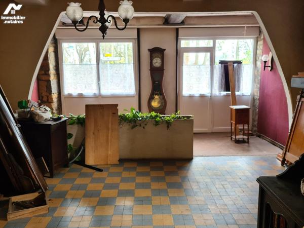 A vendre sur la commune de Marcey-les-Grèves, un ensemble immobilier à usage de commerce et d'h...