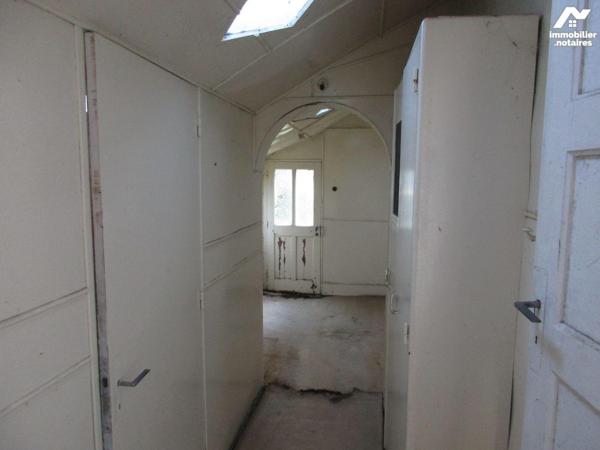 A vendre sur la commune de Marcey-les-Grèves, un ensemble immobilier à usage de commerce et d'h...