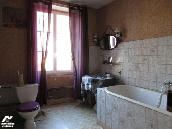 A vendre sur la commune de Marcey-les-Grèves, un ensemble immobilier à usage de commerce et d'h...