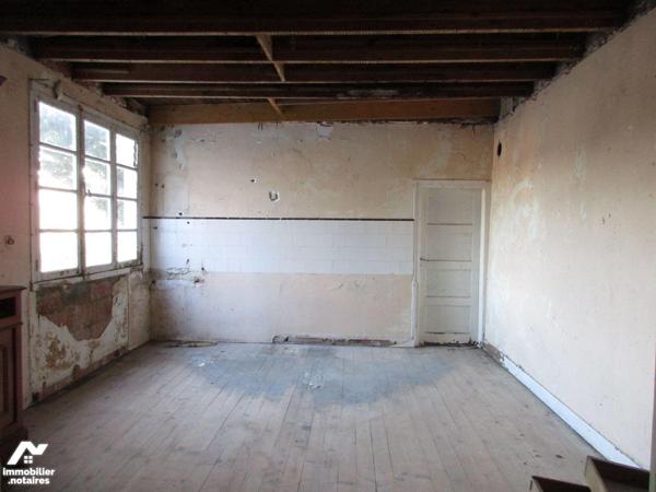 A vendre sur la commune de Marcey-les-Grèves, un ensemble immobilier à usage de commerce et d'h...