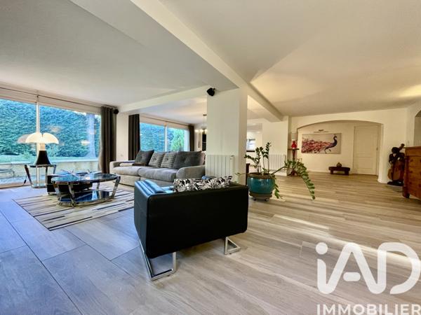 Maison à vendre 9 pièces 246 m² La Tour-de-Salvagny