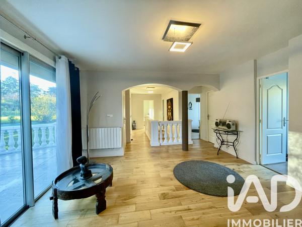 Maison à vendre 9 pièces 246 m² La Tour-de-Salvagny