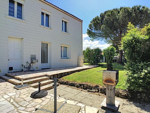 A VENDRE, Maison d'environ 138m² habitables, 4 chambres, garage, située à Sainte-Soulle, 10" de La Rochelle