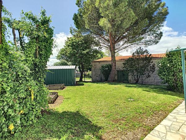 A VENDRE, Maison d'environ 138m² habitables, 4 chambres, garage, située à Sainte-Soulle, 10" de La Rochelle