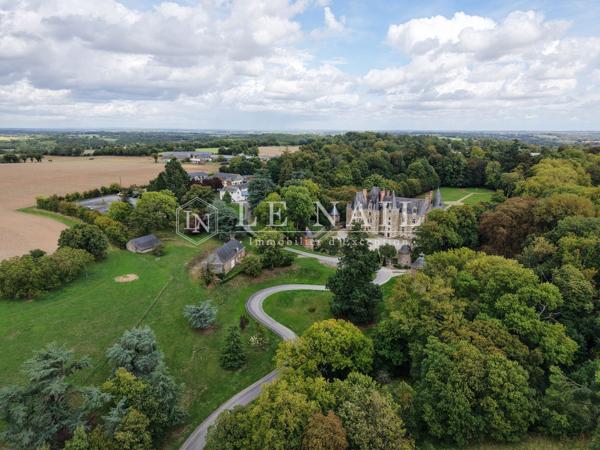 Magnifique château XVIe et XXe pour activité professionnelle à 10 km de Laval
