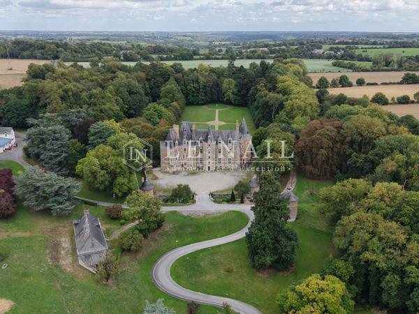 Magnifique château XVIe et XXe pour activité professionnelle à 10 km de Laval