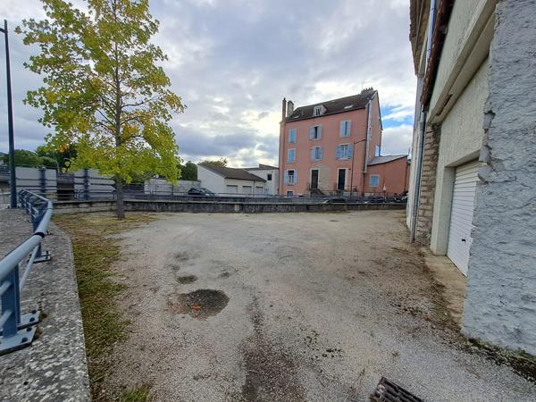 OPPORTUNITE EXCEPTIONNELLE A VESOUL, ensemble immobilier de 700 m² de surface totale !