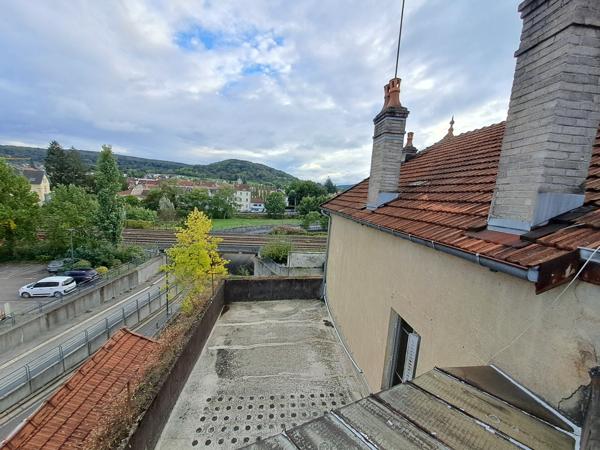 OPPORTUNITE EXCEPTIONNELLE A VESOUL, ensemble immobilier de 700 m² de surface totale !