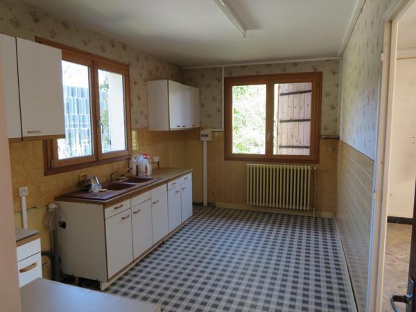 Maison en 3 parties indépendantes avec garage et jardin