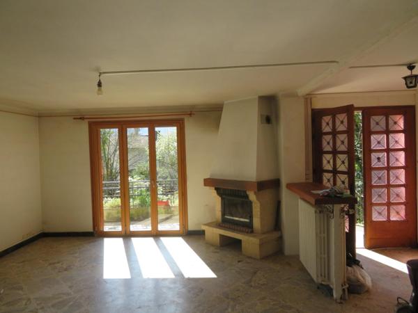 Maison en 3 parties indépendantes avec garage et jardin