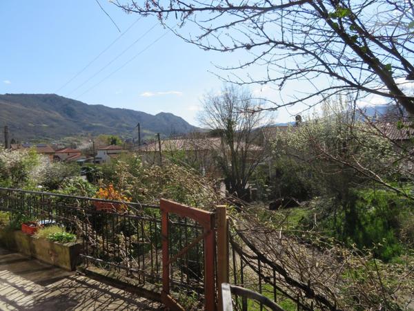 Maison en 3 parties indépendantes avec garage et jardin