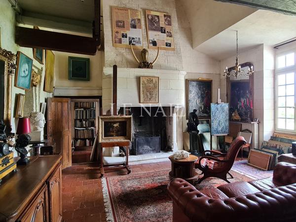 BORDS DE LOIRE : belle maison troglodyte du 15e siècle.