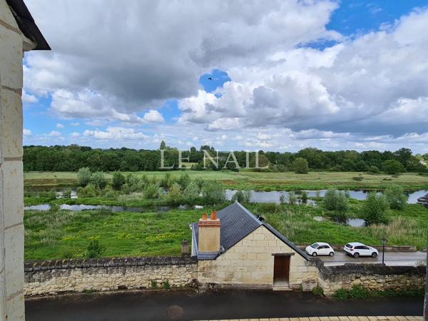 BORDS DE LOIRE : belle maison troglodyte du 15e siècle.