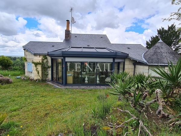 BORDS DE LOIRE : belle maison troglodyte du 15e siècle.