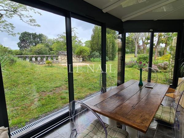 BORDS DE LOIRE : belle maison troglodyte du 15e siècle.