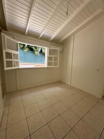 Villa de Charme T4+Mezz 148 m² avec piscine sur parcelle de 900 m² clôturé (Parcelle totale 2703 m²).