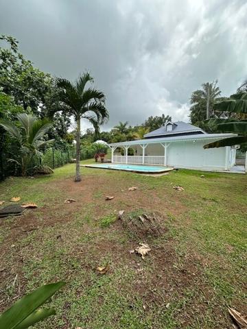 Villa de Charme T4+Mezz 148 m² avec piscine sur parcelle de 900 m² clôturé (Parcelle totale 2703 m²).
