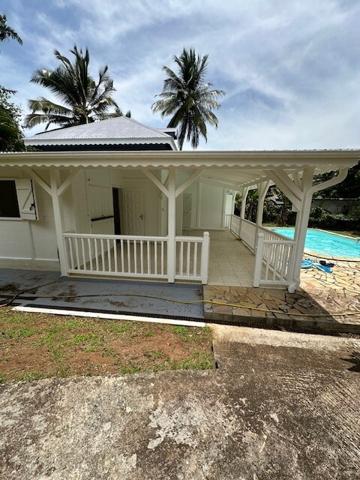 Villa de Charme T4+Mezz 148 m² avec piscine sur parcelle de 900 m² clôturé (Parcelle totale 2703 m²).