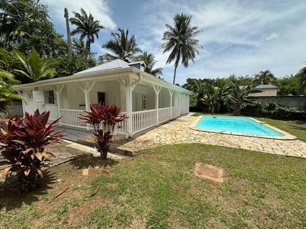 Villa de Charme T4+Mezz 148 m² avec piscine sur parcelle de 900 m² clôturé (Parcelle totale 2703 m²).