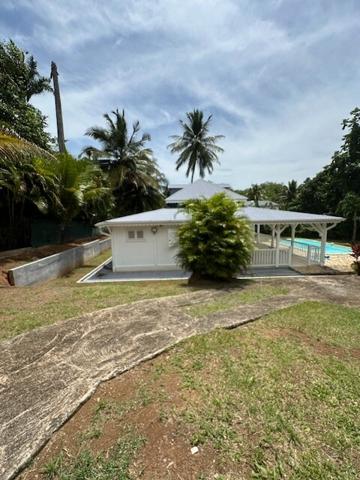 Villa de Charme T4+Mezz 148 m² avec piscine sur parcelle de 900 m² clôturé (Parcelle totale 2703 m²).