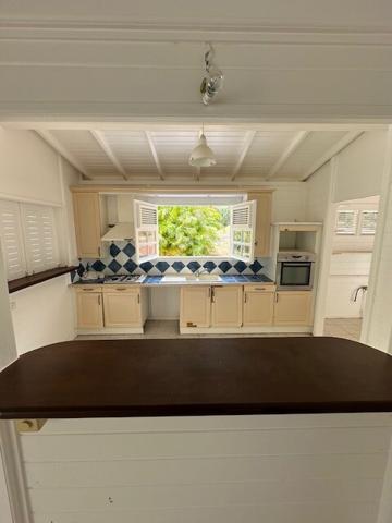 Villa de Charme T4+Mezz 148 m² avec piscine sur parcelle de 900 m² clôturé (Parcelle totale 2703 m²).