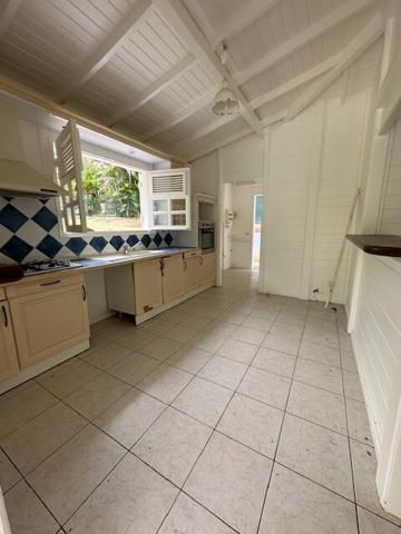 Villa de Charme T4+Mezz 148 m² avec piscine sur parcelle de 900 m² clôturé (Parcelle totale 2703 m²).