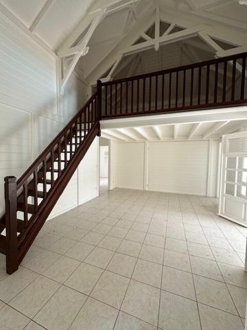 Villa de Charme T4+Mezz 148 m² avec piscine sur parcelle de 900 m² clôturé (Parcelle totale 2703 m²).