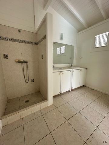 Villa de Charme T4+Mezz 148 m² avec piscine sur parcelle de 900 m² clôturé (Parcelle totale 2703 m²).