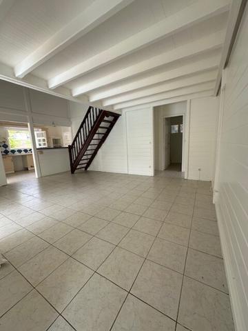 Villa de Charme T4+Mezz 148 m² avec piscine sur parcelle de 900 m² clôturé (Parcelle totale 2703 m²).