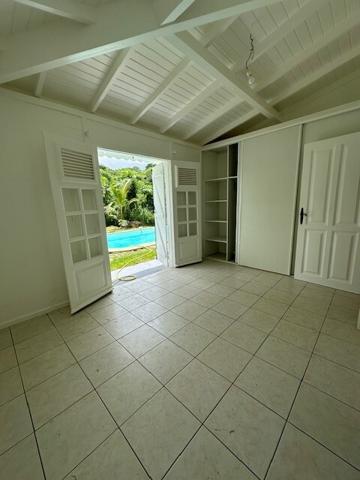 Villa de Charme T4+Mezz 148 m² avec piscine sur parcelle de 900 m² clôturé (Parcelle totale 2703 m²).