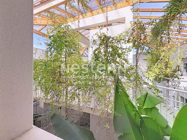 Appartement T2 moderne de 48 m² avec terrasse et vue dégagée sur le Massif de La Clape, place de parking & ascenseur, Quartier prisé et verdoyant 11100 Narbonne