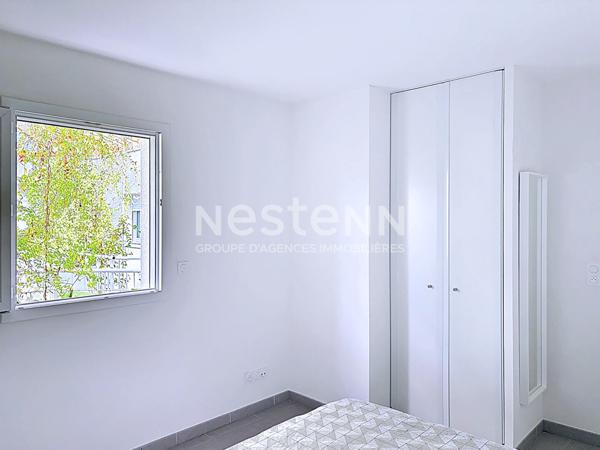 Appartement T2 moderne de 48 m² avec terrasse et vue dégagée sur le Massif de La Clape, place de parking & ascenseur, Quartier prisé et verdoyant 11100 Narbonne