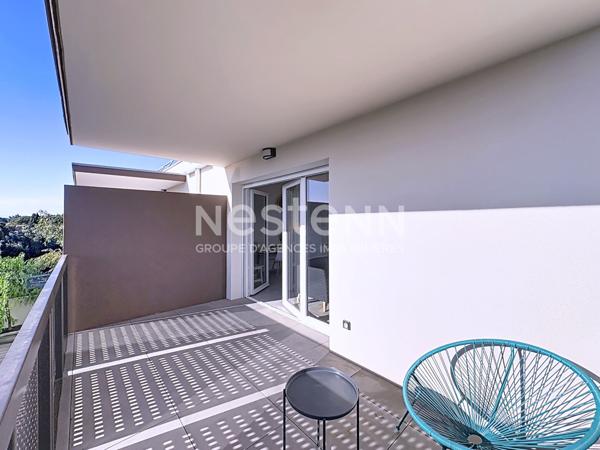 Appartement T2 moderne de 48 m² avec terrasse et vue dégagée sur le Massif de La Clape, place de parking & ascenseur, Quartier prisé et verdoyant 11100 Narbonne