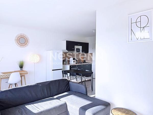 Appartement T2 moderne de 48 m² avec terrasse et vue dégagée sur le Massif de La Clape, place de parking & ascenseur, Quartier prisé et verdoyant 11100 Narbonne