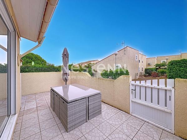 Charmante villa 2 pièces de 34.55 m² (30.55 m² loi carrez) + mezzanine, terrasse de 23 m² et place de parking privative dans résidence avec piscine Fleury Saint-Pierre-la-Mer