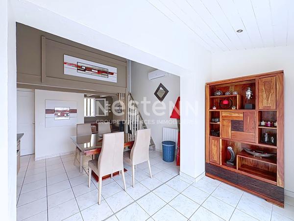 Charmante villa 2 pièces de 34.55 m² (30.55 m² loi carrez) + mezzanine, terrasse de 23 m² et place de parking privative dans résidence avec piscine Fleury Saint-Pierre-la-Mer