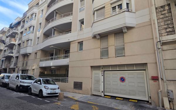 Stationnement à vendre    Nice