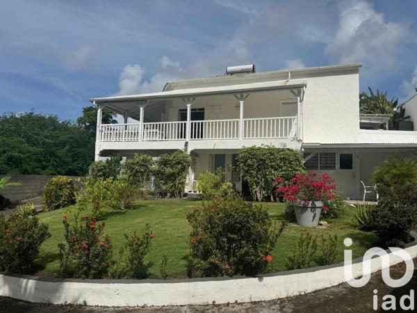 Maison 10 pièces de 200 m² à Sainte-Anne (97180)