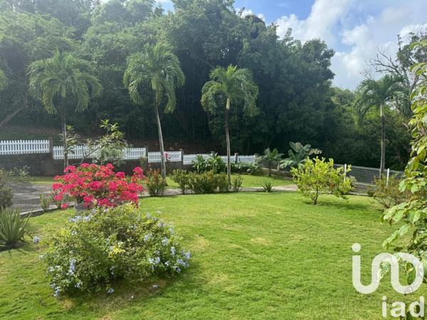 Maison 10 pièces de 200 m² à Sainte-Anne (97180)