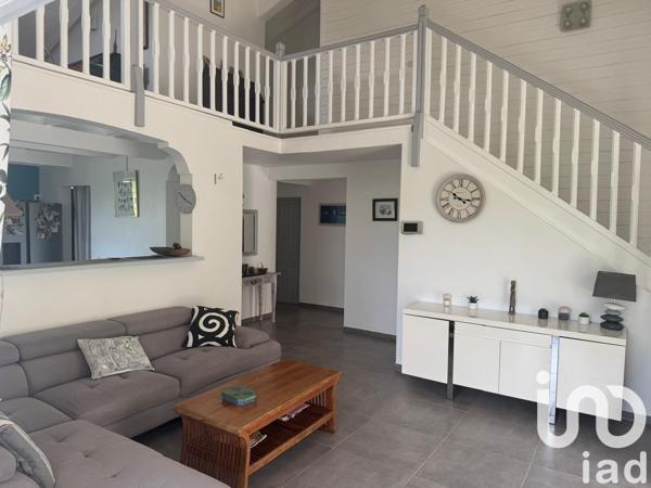 Maison 10 pièces de 200 m² à Sainte-Anne (97180)