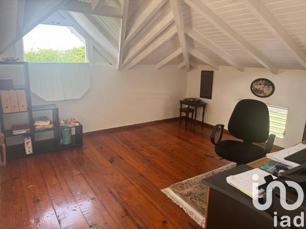 Maison 10 pièces de 200 m² à Sainte-Anne (97180)