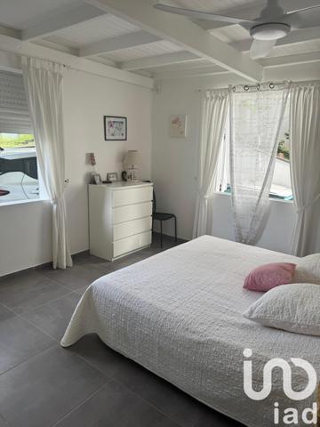 Maison 10 pièces de 200 m² à Sainte-Anne (97180)