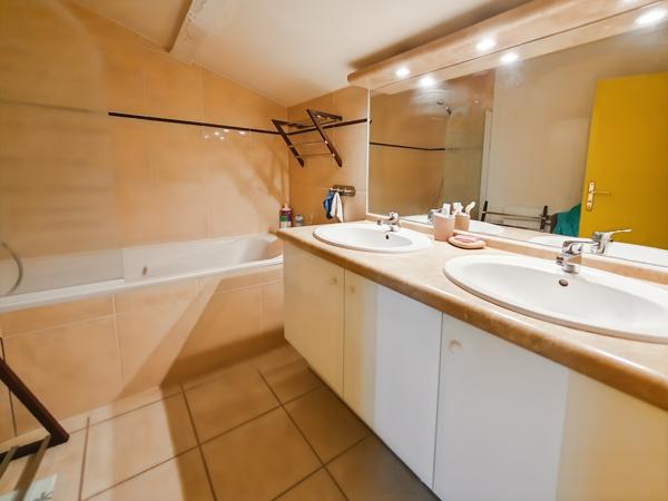 Uzès (30700) A vendre, bel appartement duplex à 10 mn du centre d'Uzès