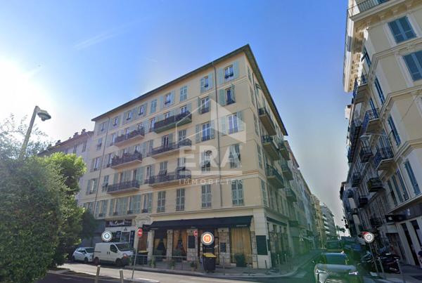 NICE - FLEURS : VASTE 4 PIÈCES TRAVERSANT AVEC BALCON ET APERÇU MER