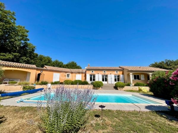 À VENDRE LAURIS (84) Propriété d’exception de plain-pied avec piscine et jardin paysager